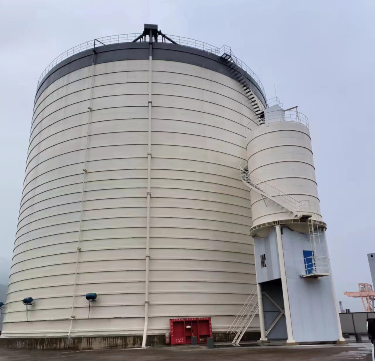 西乡塘10万吨水泥钢板库